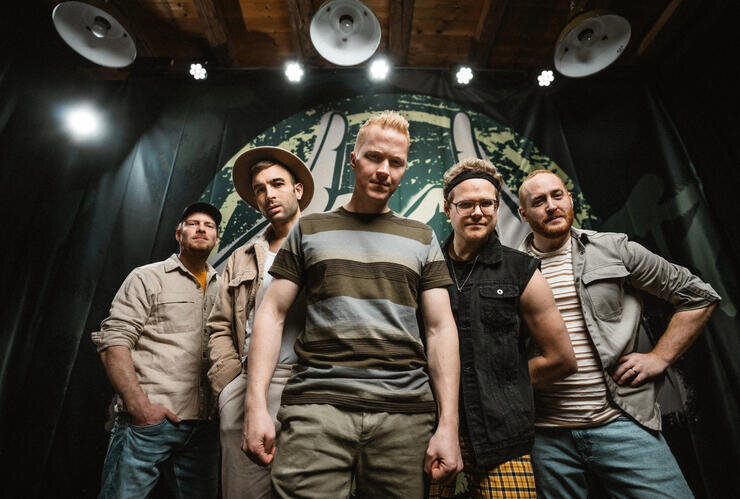 17353770_W740C740x499o0x0