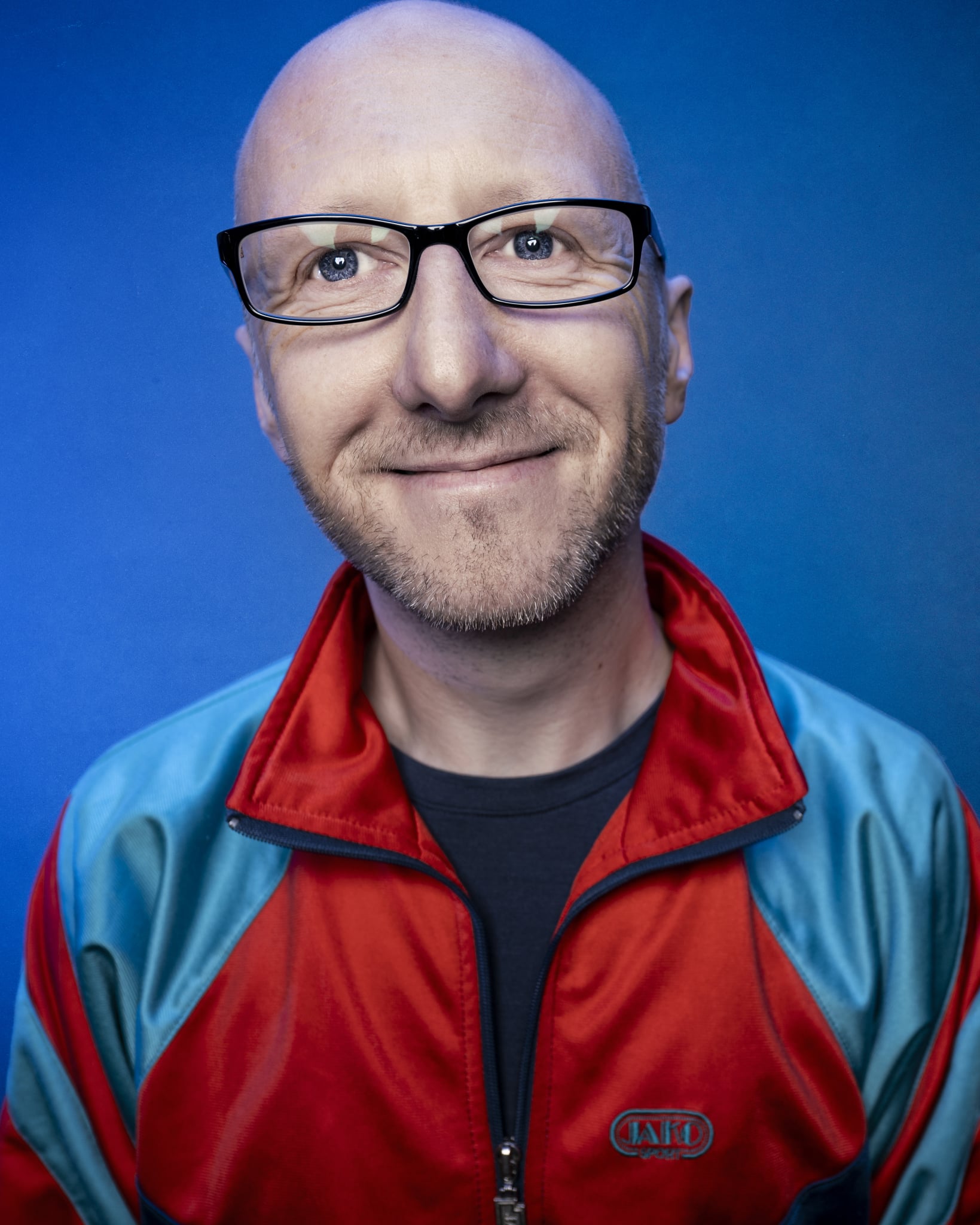 Vorlaeufiges-Pressebild_Ralf-Senkel_Die-Zeit-ist-Ralf_Fotocredits-Olli-Haas_hoch.jpg